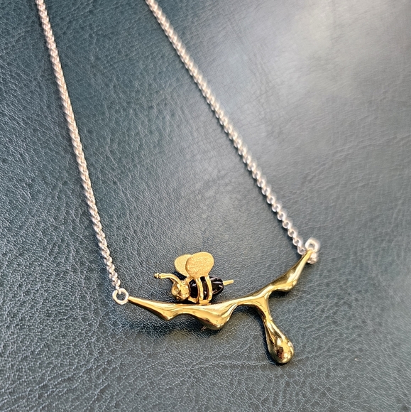 EUC Sterling Honeybee Necklace 16.5" - Picture 3 of 4